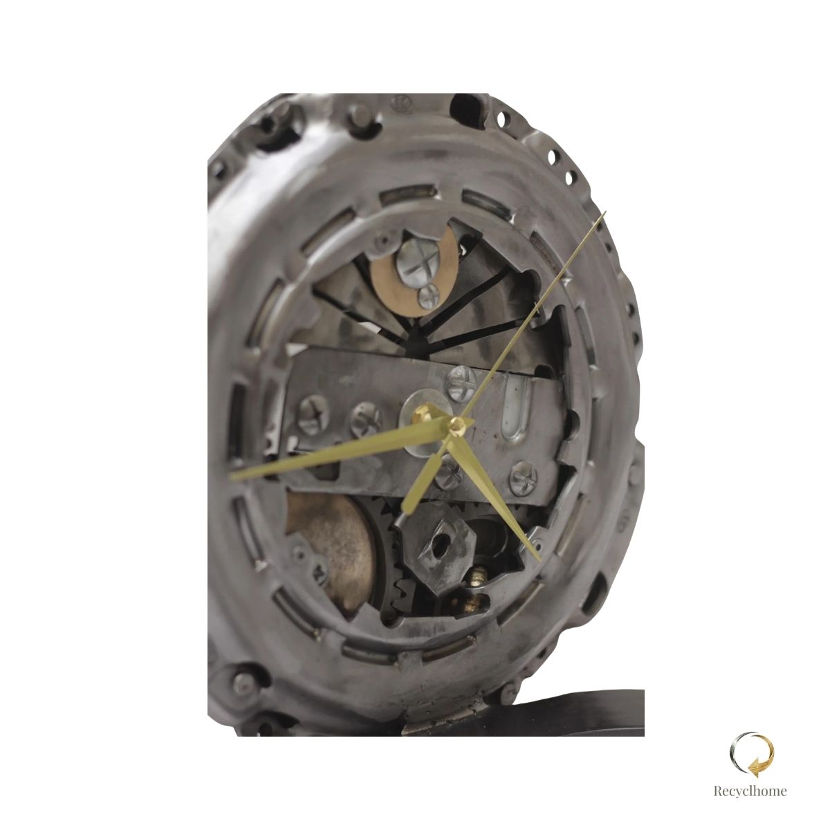 Horloge montre à gousset en métal recyclé, autre vue de l'œuvre