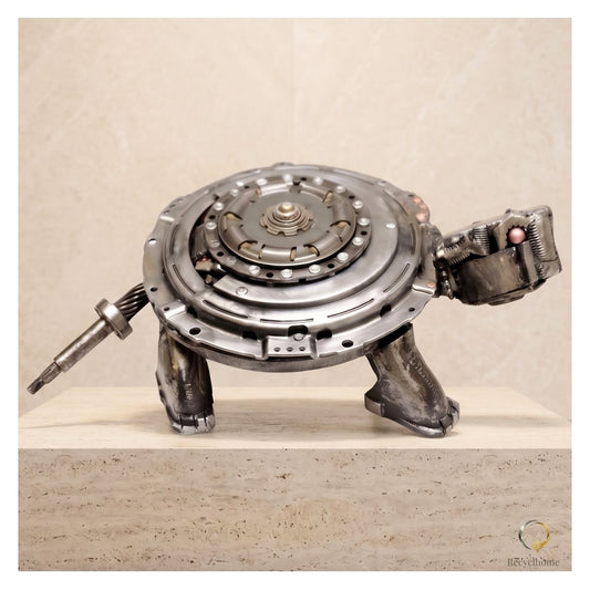 La tortue et son mécanisme, sculpture en métal recyclé fait main par Recyclhome