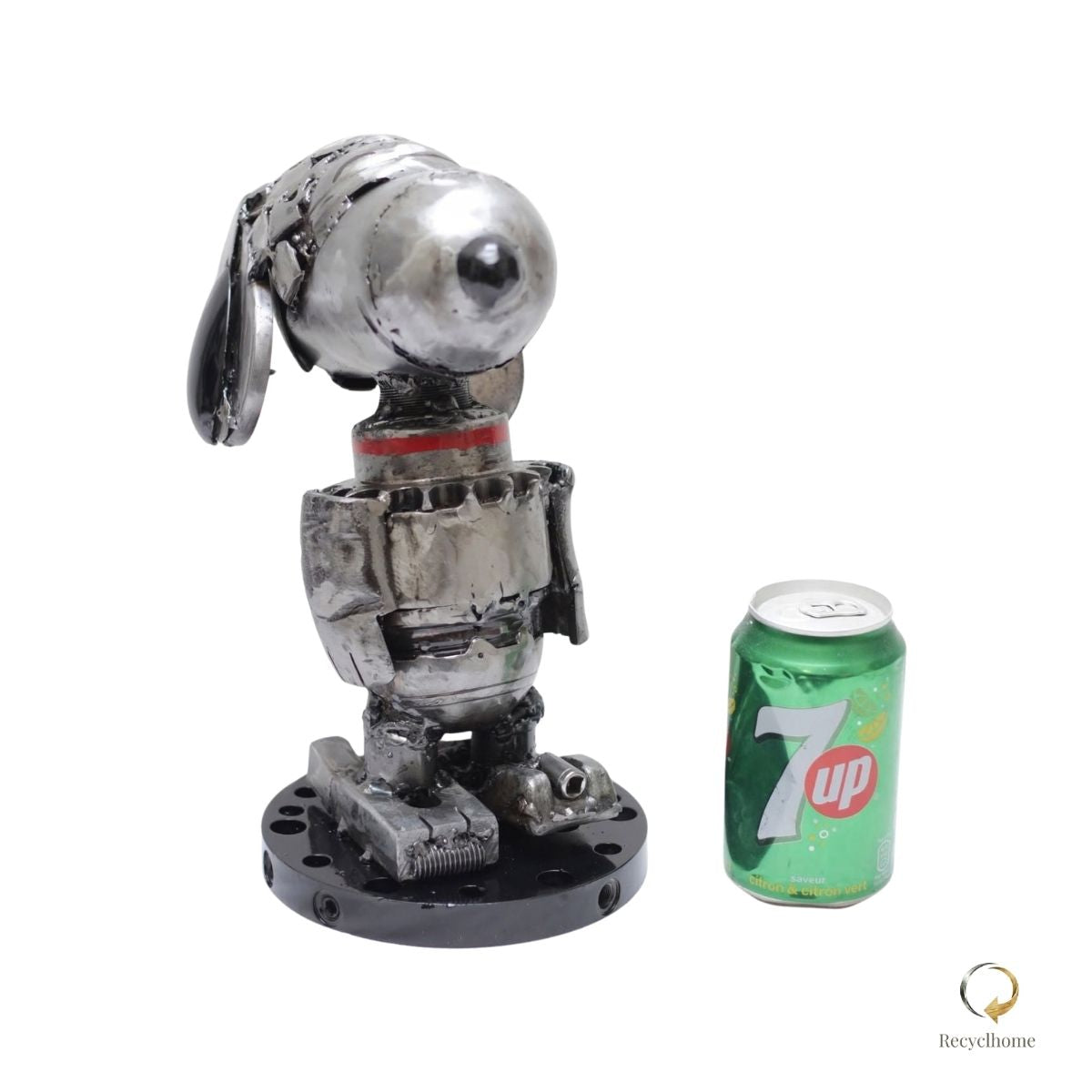 Sculpture Snoopy en métal recyclé, vue complémentaire